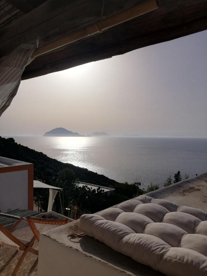 Alicudi Giardino Dei Carrubi- Al Gradino 365 Bed & Breakfast Екстериор снимка