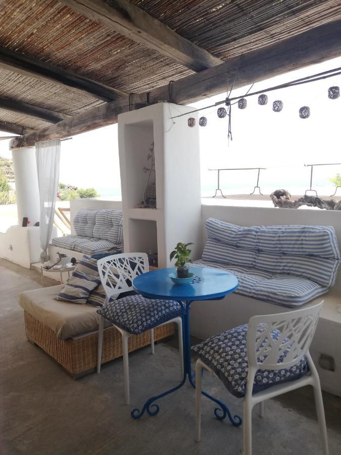 Alicudi Giardino Dei Carrubi- Al Gradino 365 Bed & Breakfast Екстериор снимка