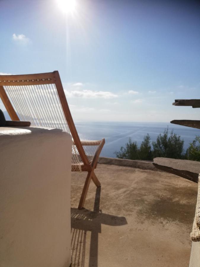 Alicudi Giardino Dei Carrubi- Al Gradino 365 Bed & Breakfast Екстериор снимка