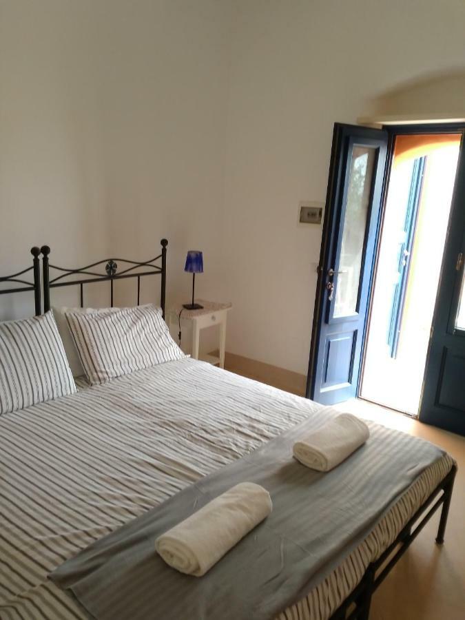 Alicudi Giardino Dei Carrubi- Al Gradino 365 Bed & Breakfast Екстериор снимка