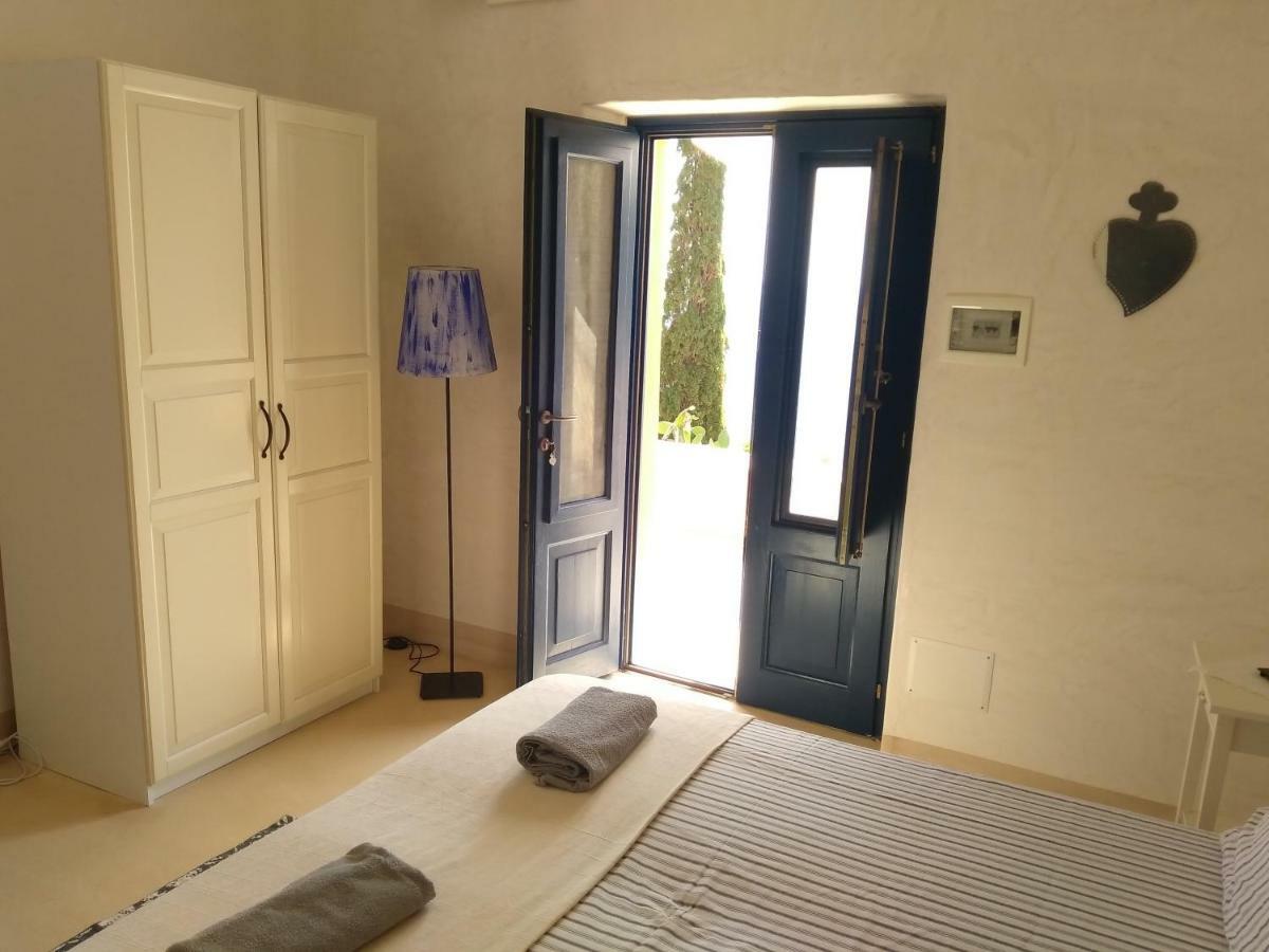 Alicudi Giardino Dei Carrubi- Al Gradino 365 Bed & Breakfast Екстериор снимка