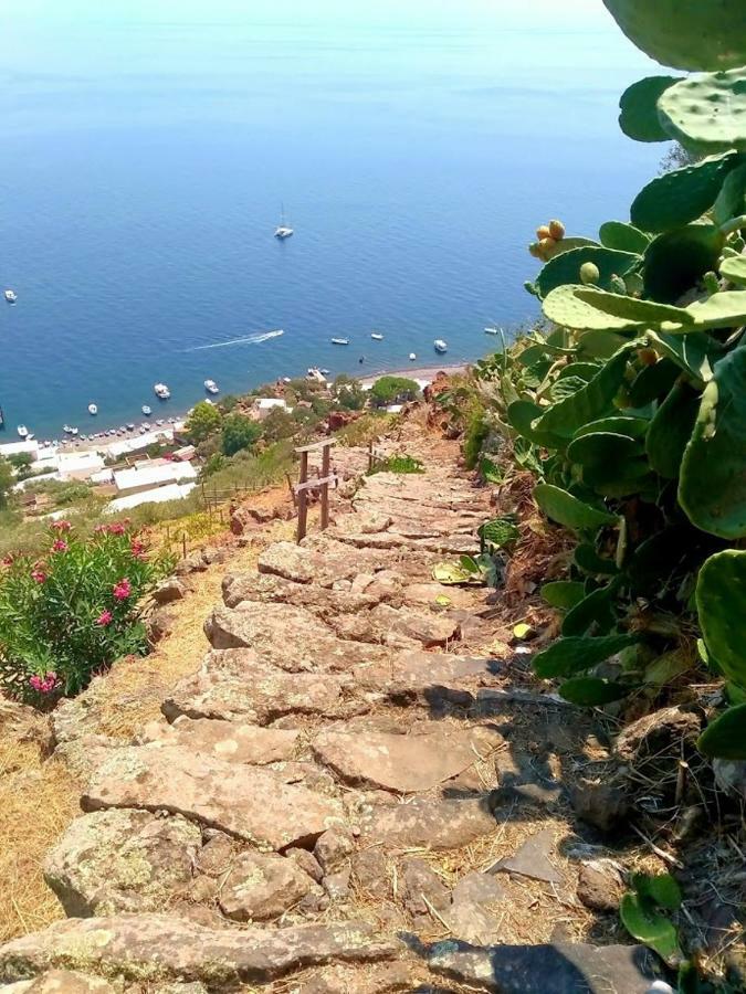 Alicudi Giardino Dei Carrubi- Al Gradino 365 Bed & Breakfast Екстериор снимка