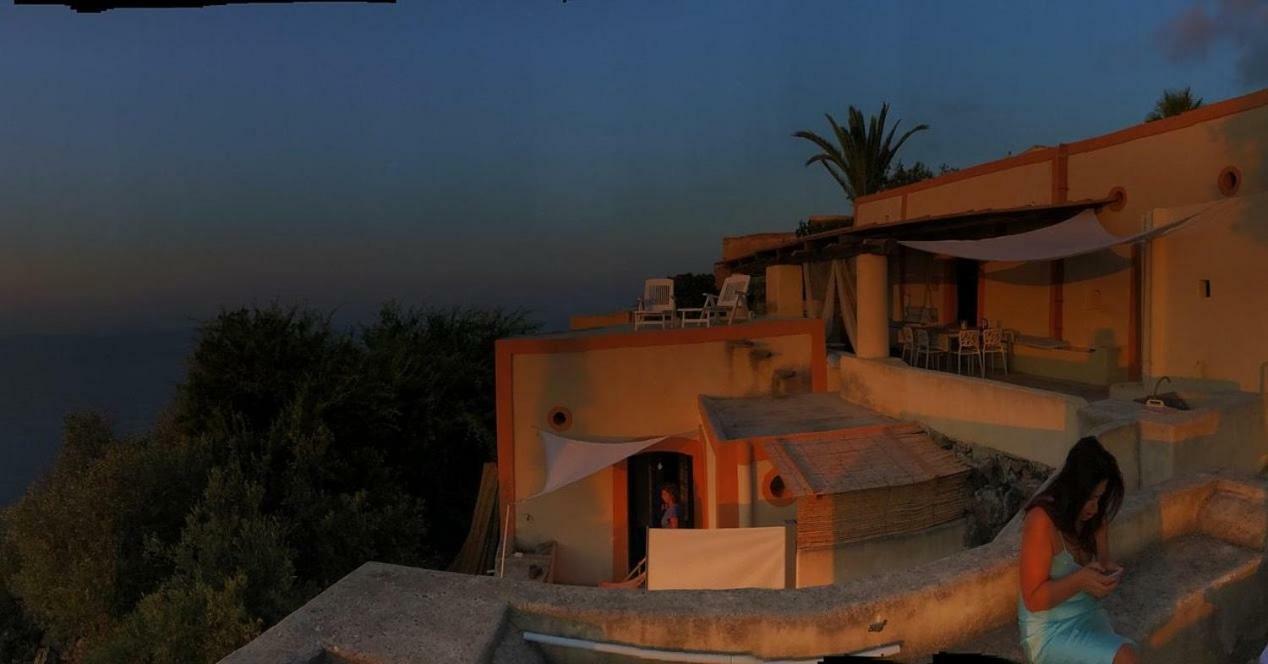 Alicudi Giardino Dei Carrubi- Al Gradino 365 Bed & Breakfast Екстериор снимка
